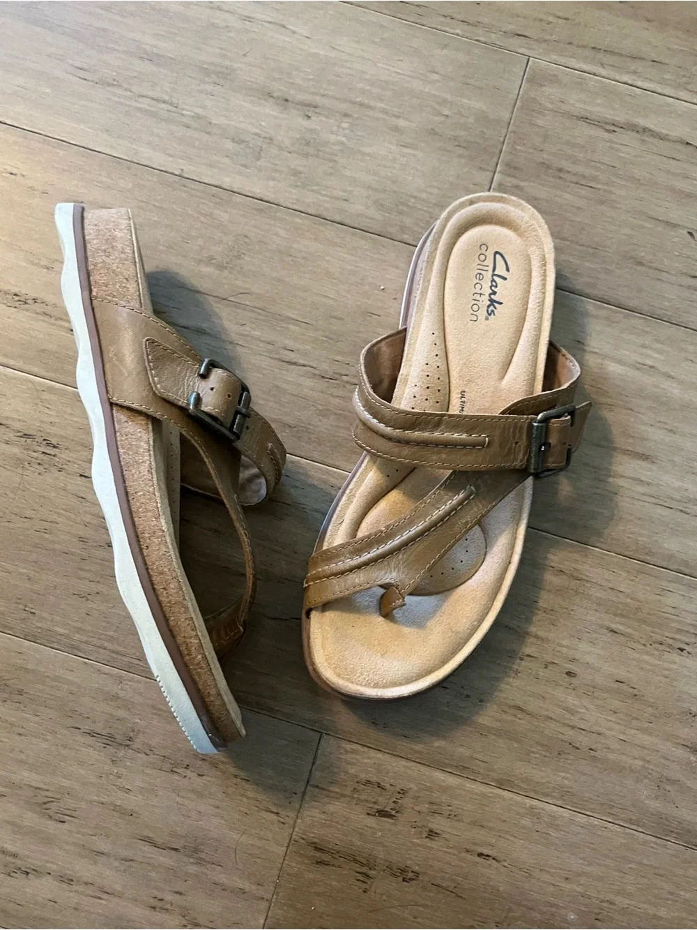 Clarks Collection women beige two strap thong side buckle women’s sandals 9.5